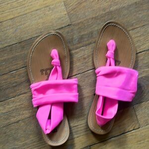 Hot pink bongo sandals